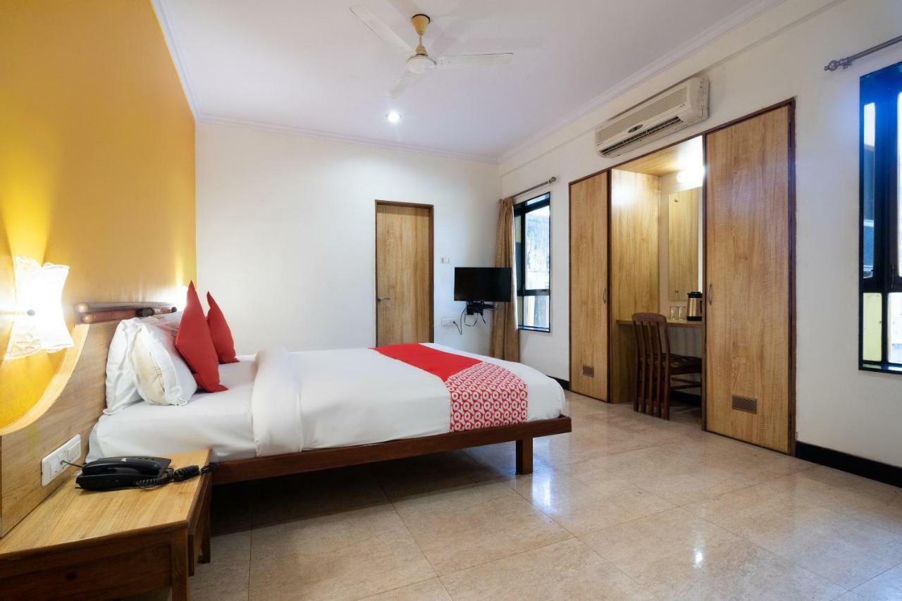 Oyo 44695 Hotel Mango Sawantwadi Esterno foto