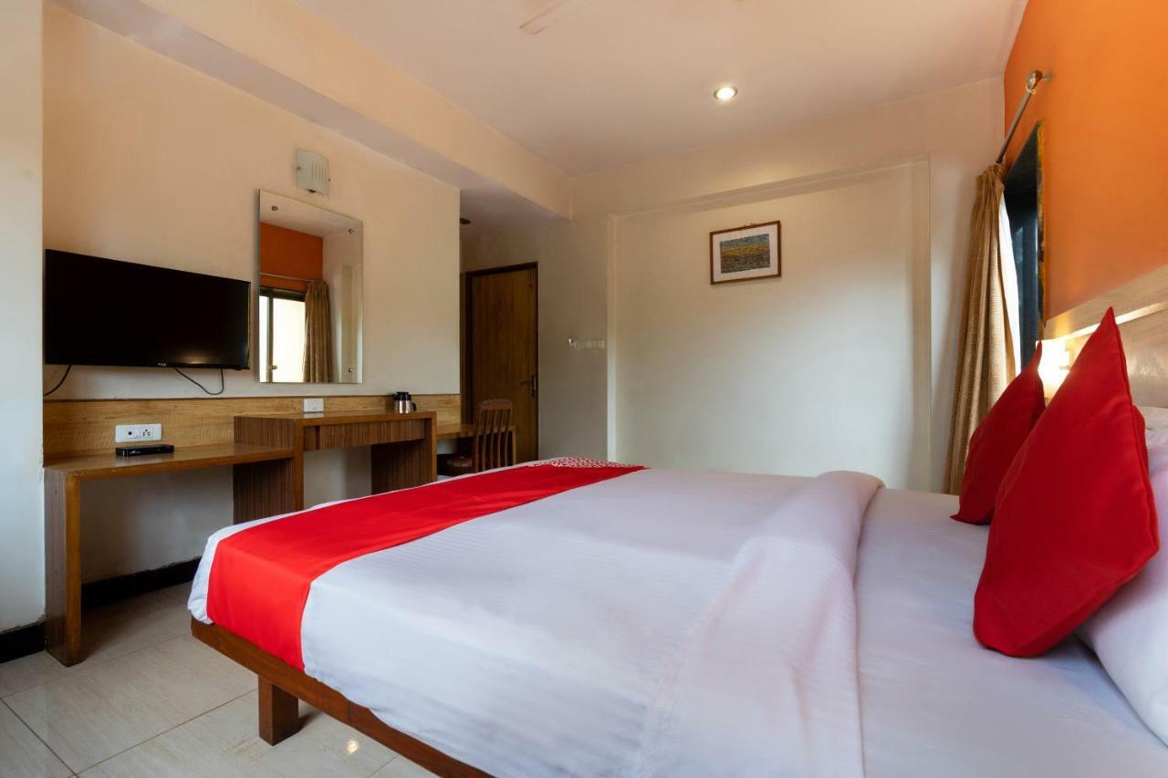 Oyo 44695 Hotel Mango Sawantwadi Esterno foto